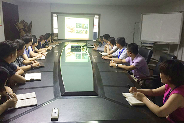 連康明員工會(huì)議