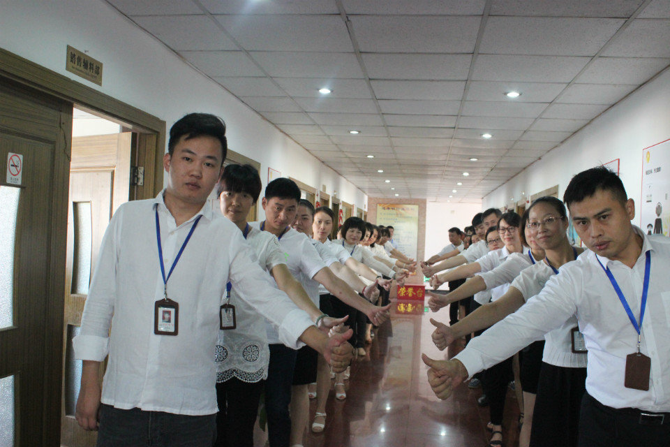 連康明員工合影